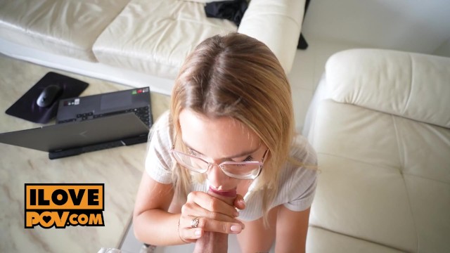 Luxury Moore orgasms while you enjoy the show in POV